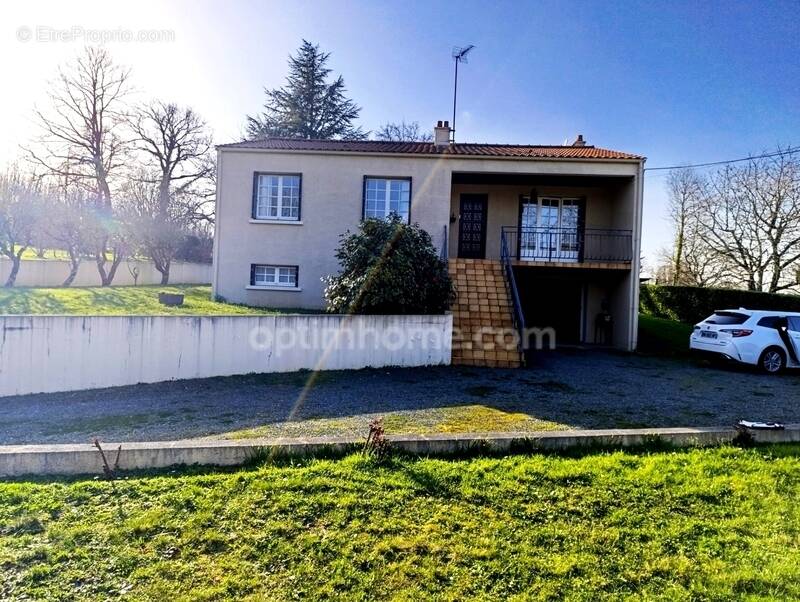 Maison à LA CAILLERE-SAINT-HILAIRE