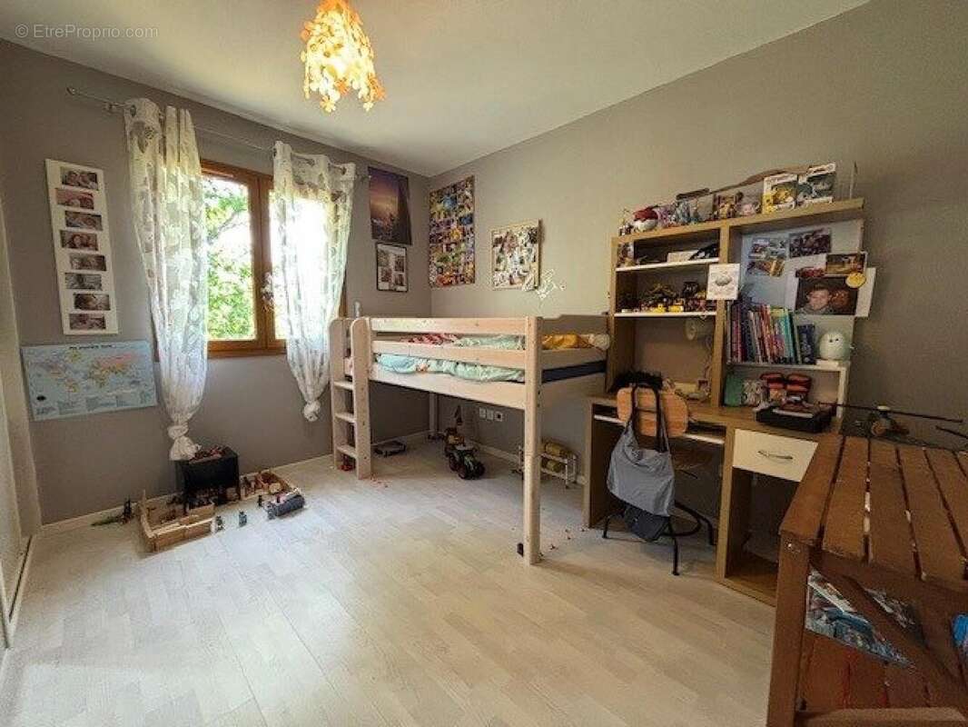 Maison 157 m² à Le Crozet  - photo 9