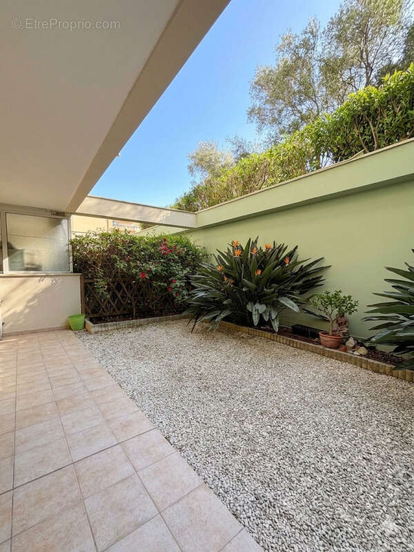 Appartement à SAINT-LAURENT-DU-VAR