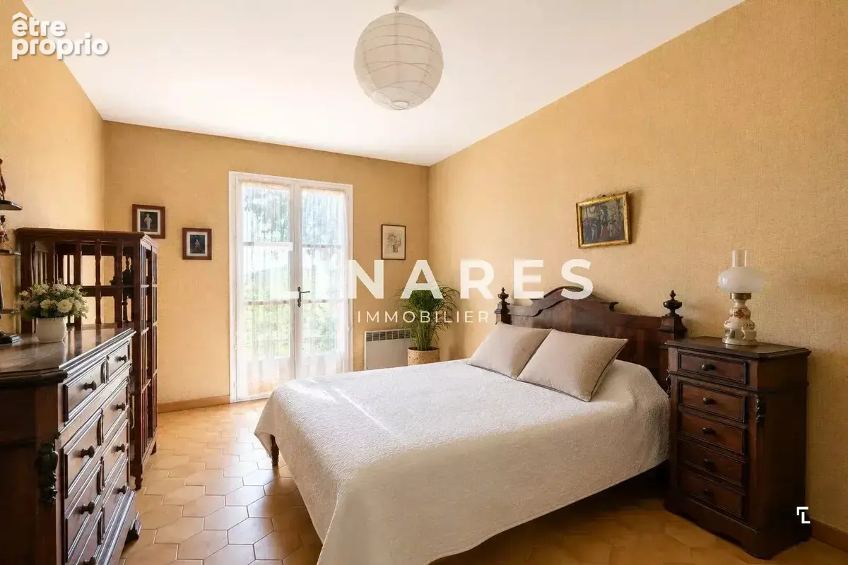 PLEIN SOLEIL - Villa T6 de 206m² - Piscine - Cuisine d'été - Terrain de 3400m² - 13011 LA TREILLE - photo 8