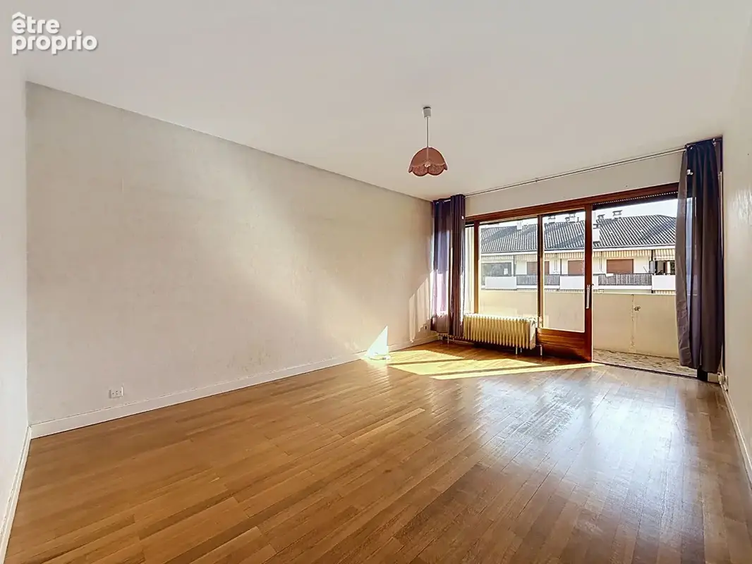 ANNECY Triangle d'Or,T2 de 42 m² à rénover avec balcon et fort potentiel - photo 2