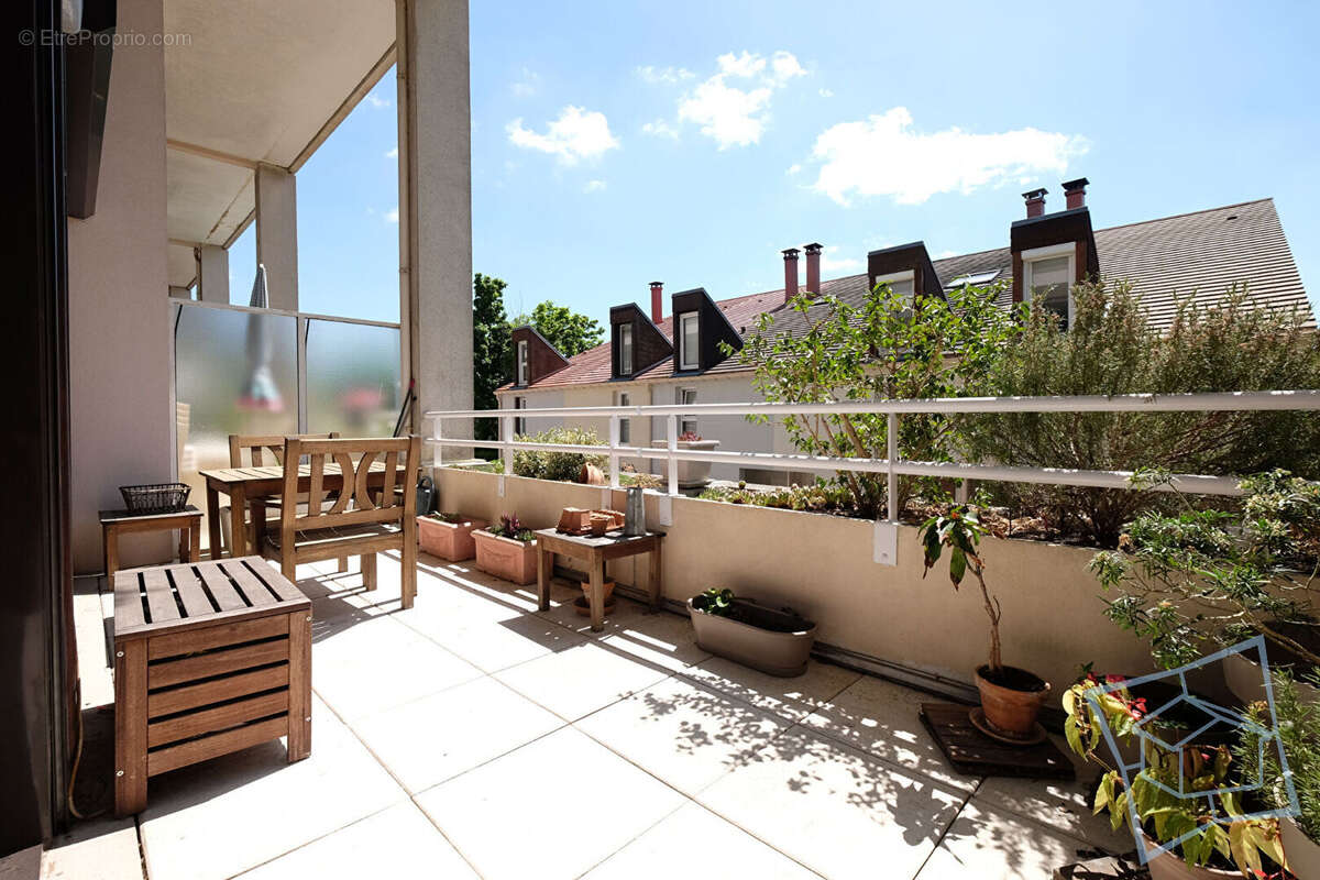 Appartement à VOISINS-LE-BRETONNEUX