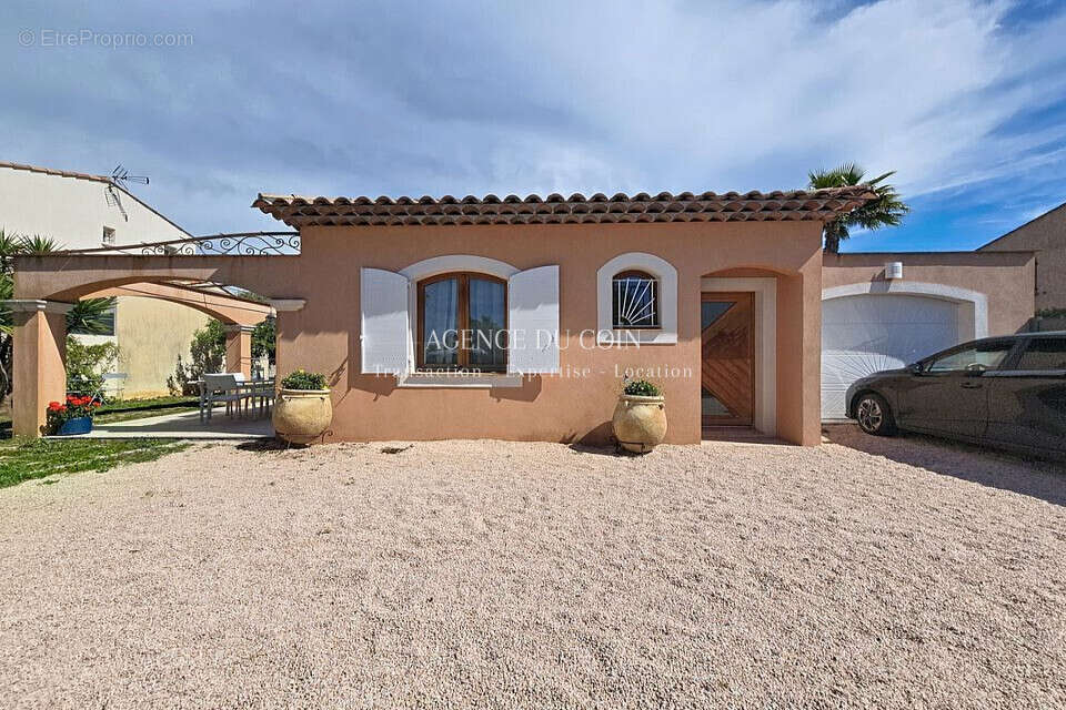 Maison à LE MUY