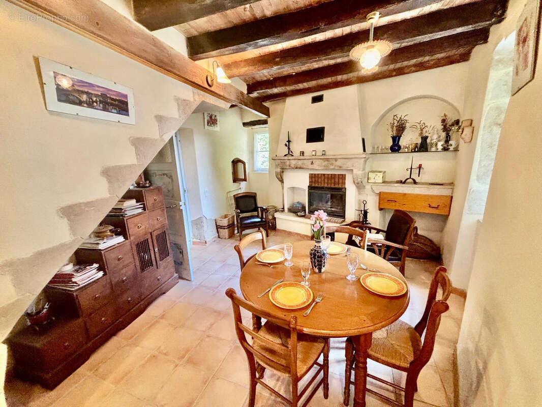 Grignan   Au cœur du centre historique, charmante maison de village avec cave - photo 9