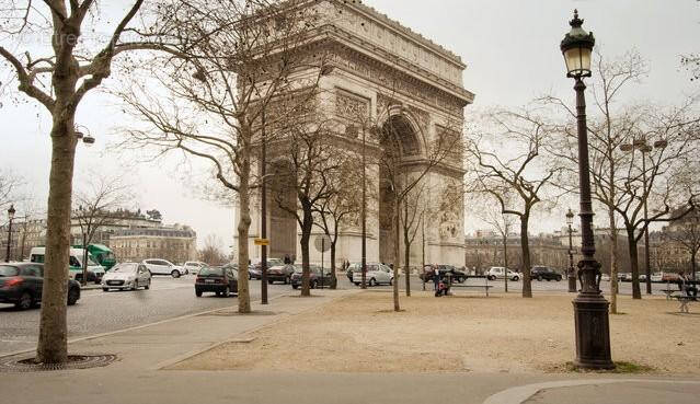 373 - Autre à PARIS-8E