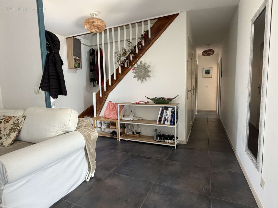 Joli pavillon en bon état, 5 chambres, terrain clos, proche du centre ville - photo 7