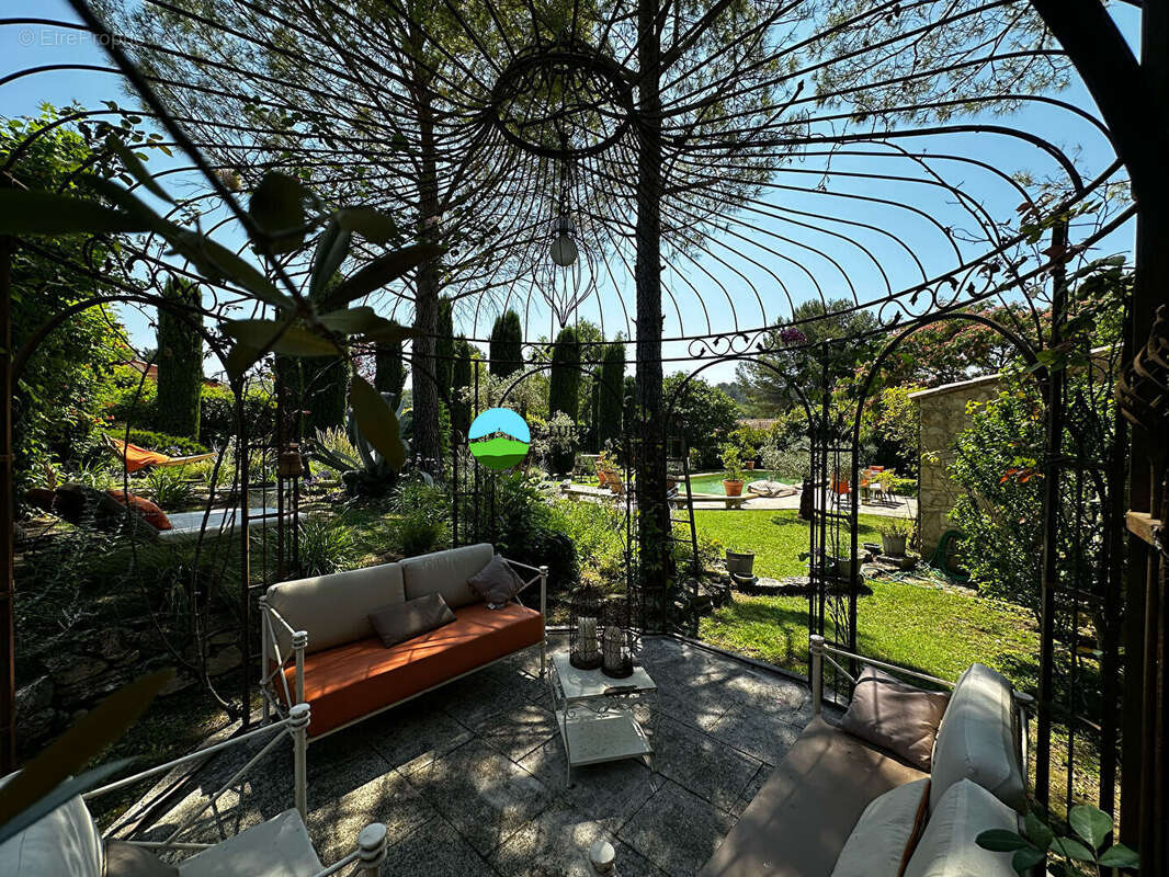 Maison à PERNES-LES-FONTAINES