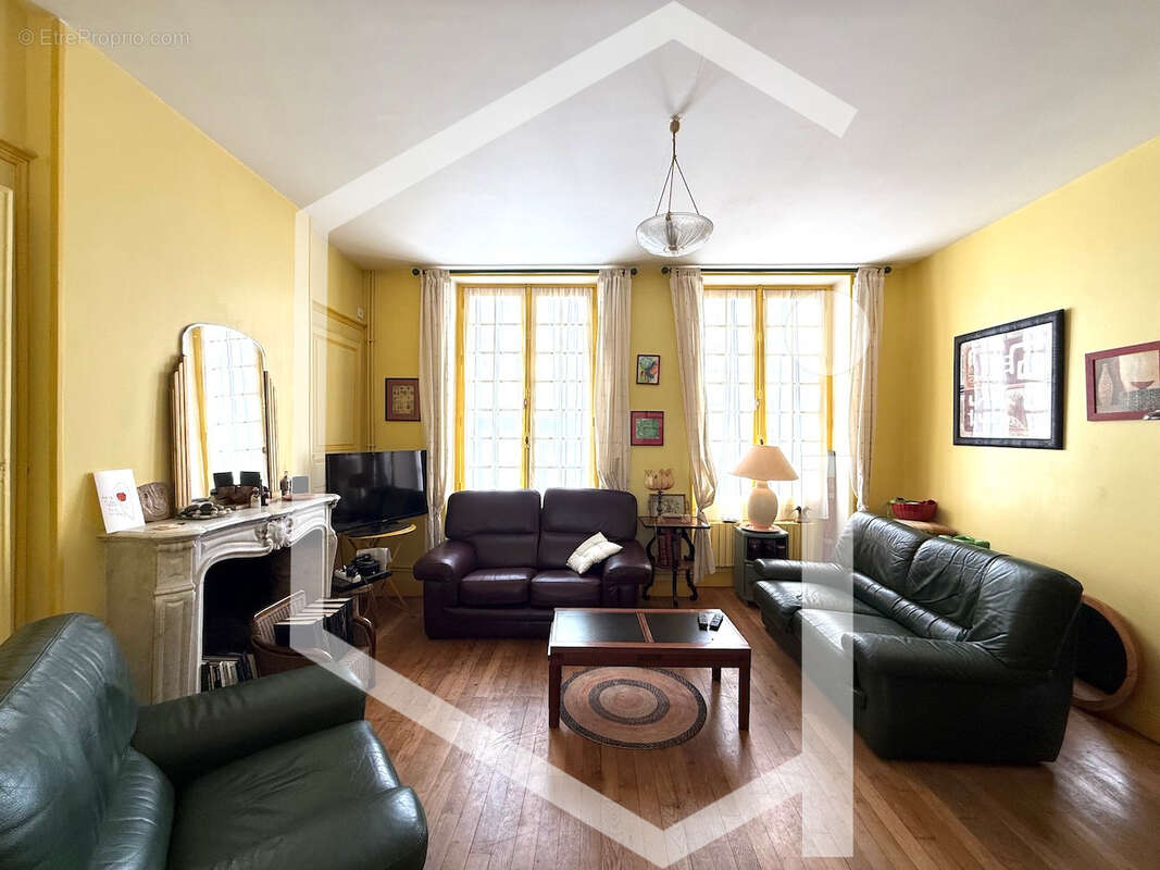 Maison à COSNE-COURS-SUR-LOIRE