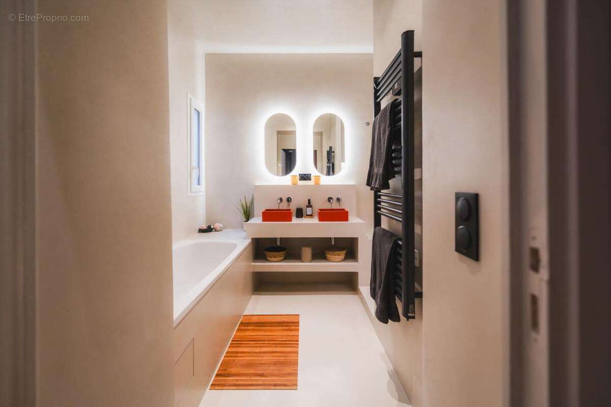 Appartement 4 pièces – 98 m² (HC) – Balcon – Aperçu mer – Vendu entièrement meublé - photo 18