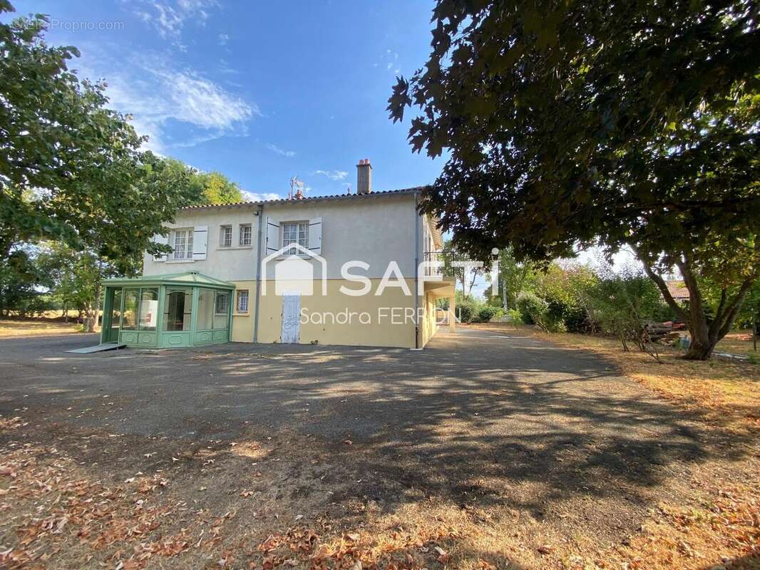 Maison 132 m² à Aulnay  - photo 2