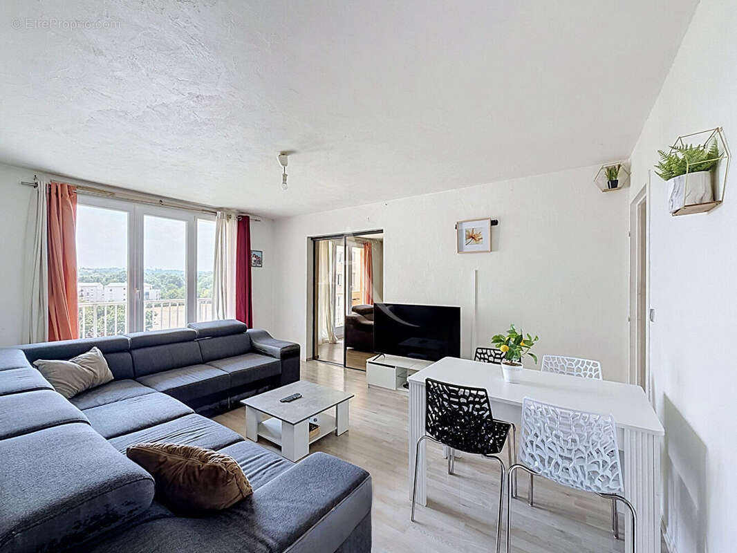 Appartement centre ville de Meaux - proche pâtis - F3 - 2 chambres - balcon - cave - stationnement extérieur - photo 3