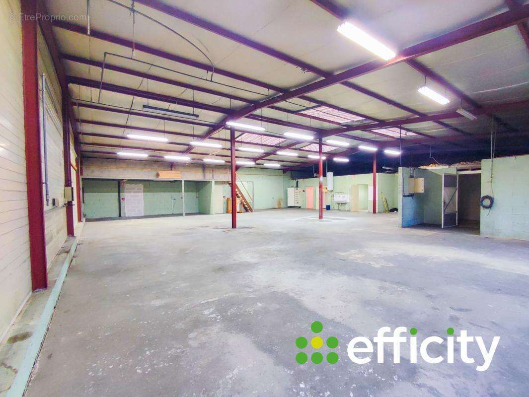 Commerce à PONT-DE-VAUX