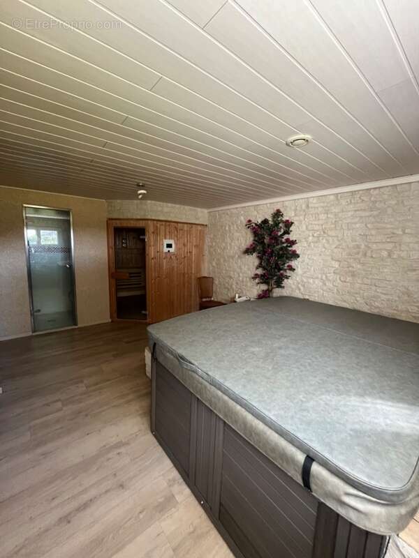 Maison à POUGNE-HERISSON