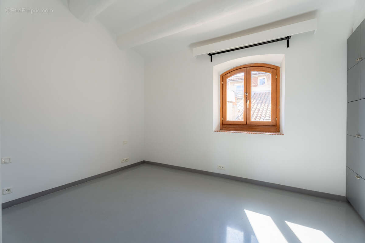 Appartement à MARSEILLE-1E