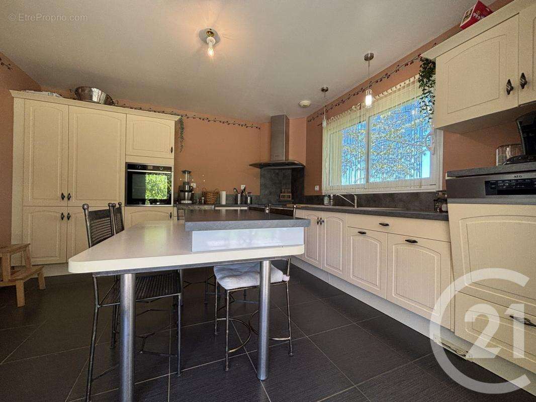 Maison à CHAILLAC-SUR-VIENNE