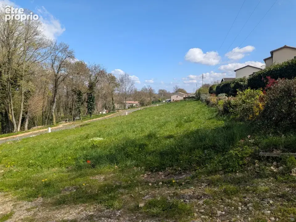 Terrain à SAINT-JULIEN