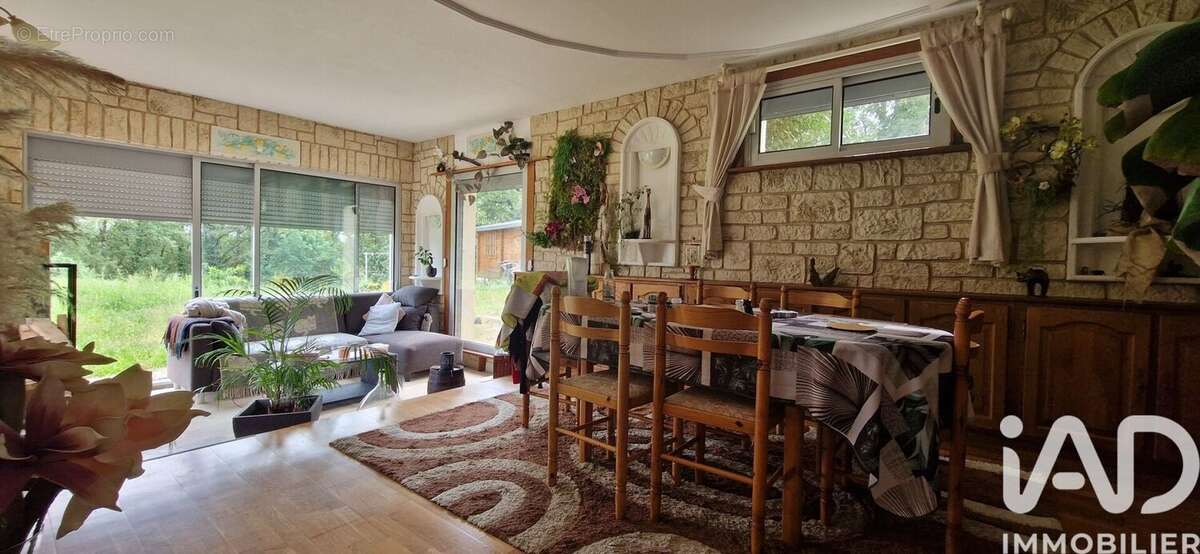 Maison 112 m² à Saint-Andre-De-Najac  - photo 8
