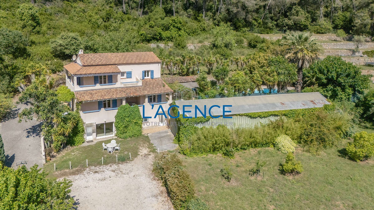 Maison à CARQUEIRANNE