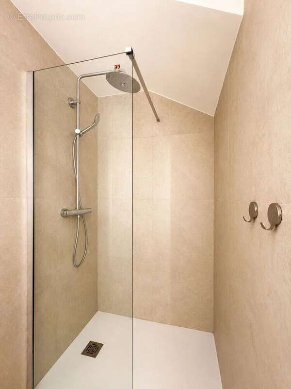 COLOMBES Les Vallées , maison de 112 m² hab +  terrasse de 35 m² et patio central - photo 8