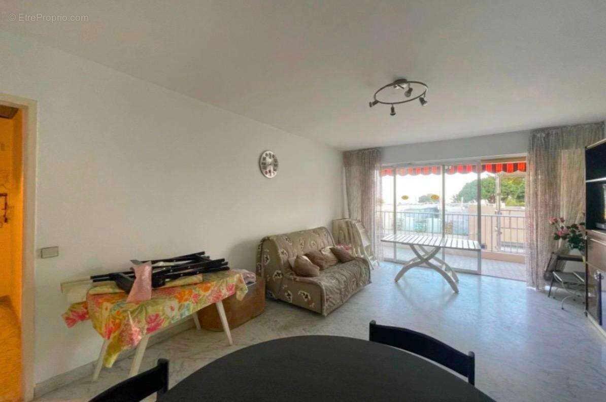   - Appartement à SAINT-LAURENT-DU-VAR