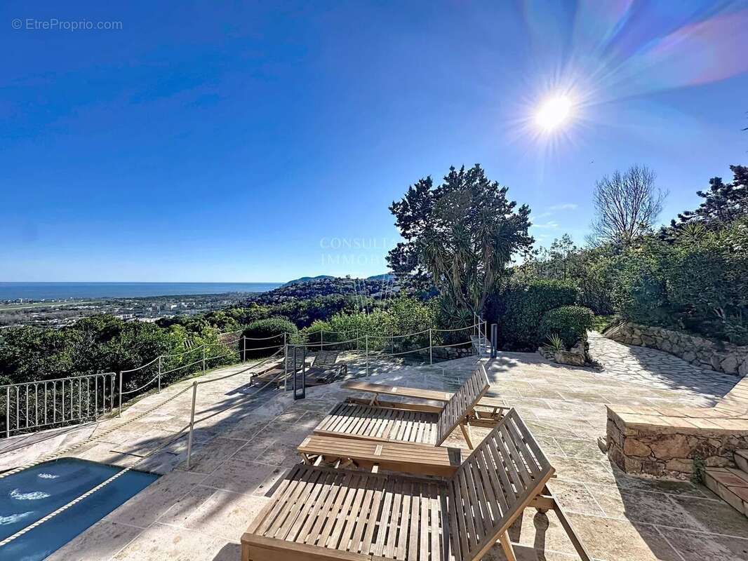 Maison à MANDELIEU-LA-NAPOULE