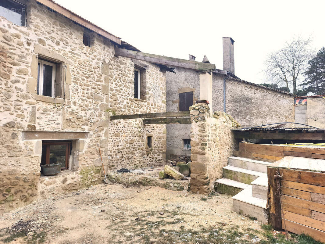 Maison à SAINT-LATTIER