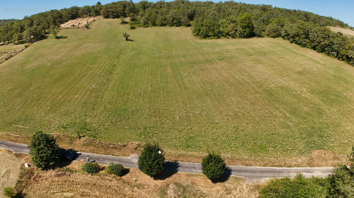 Terrain à SAINT-CHAMARAND