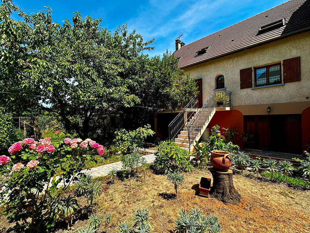 Maison à VIGNEUX-SUR-SEINE