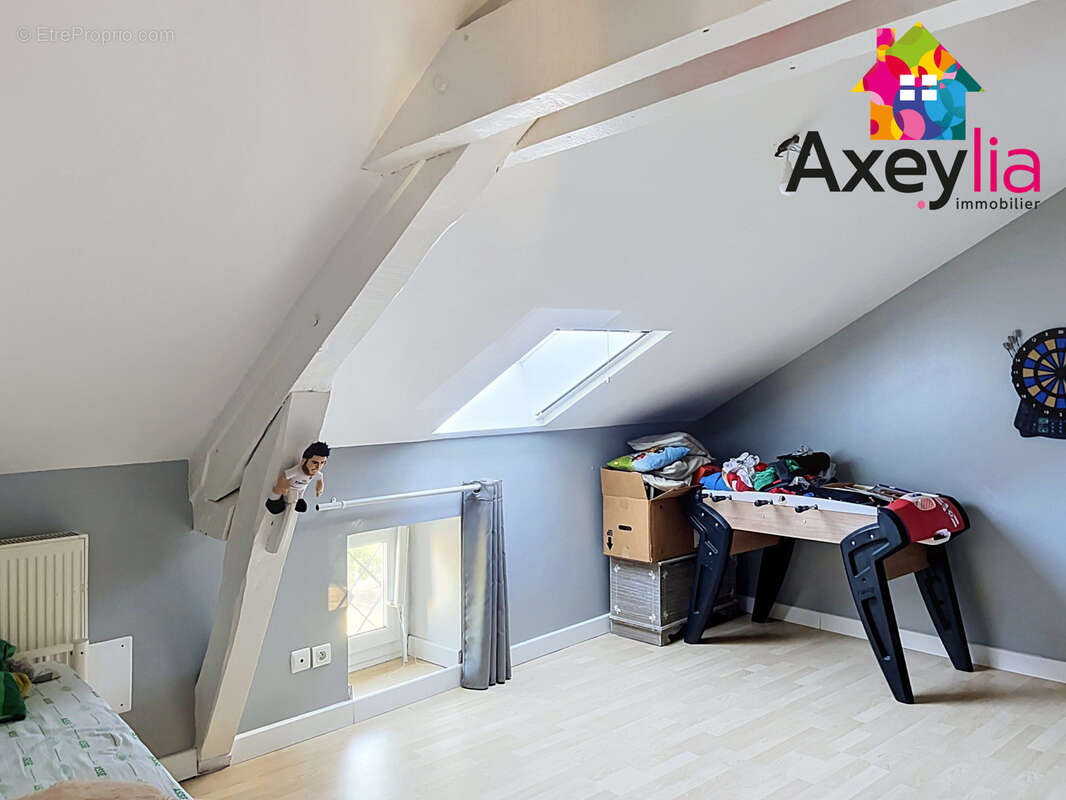 Maison familiale de 153m2 environ avec cour et vue sur le port - photo 14