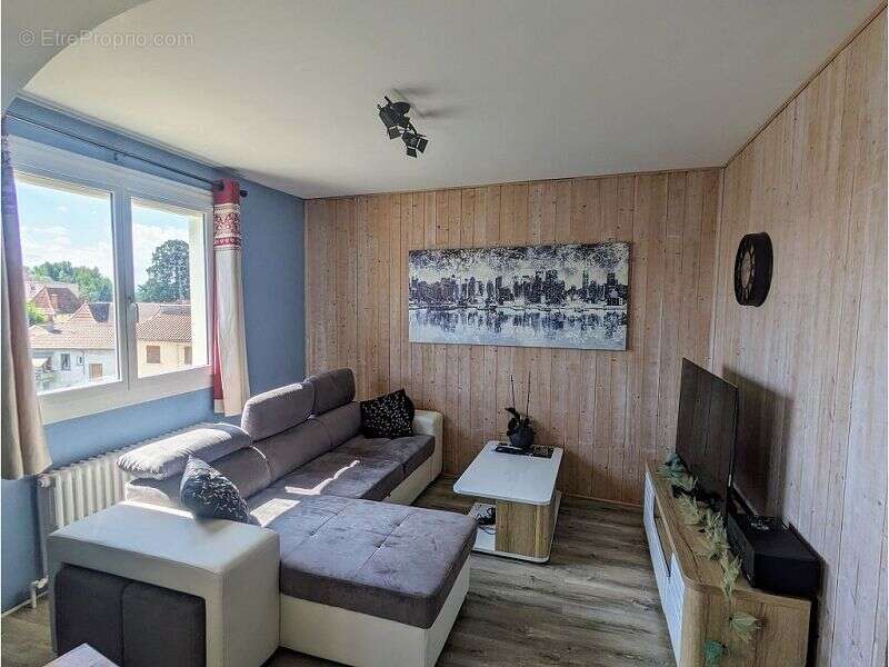 Appartement à MONTROND-LES-BAINS