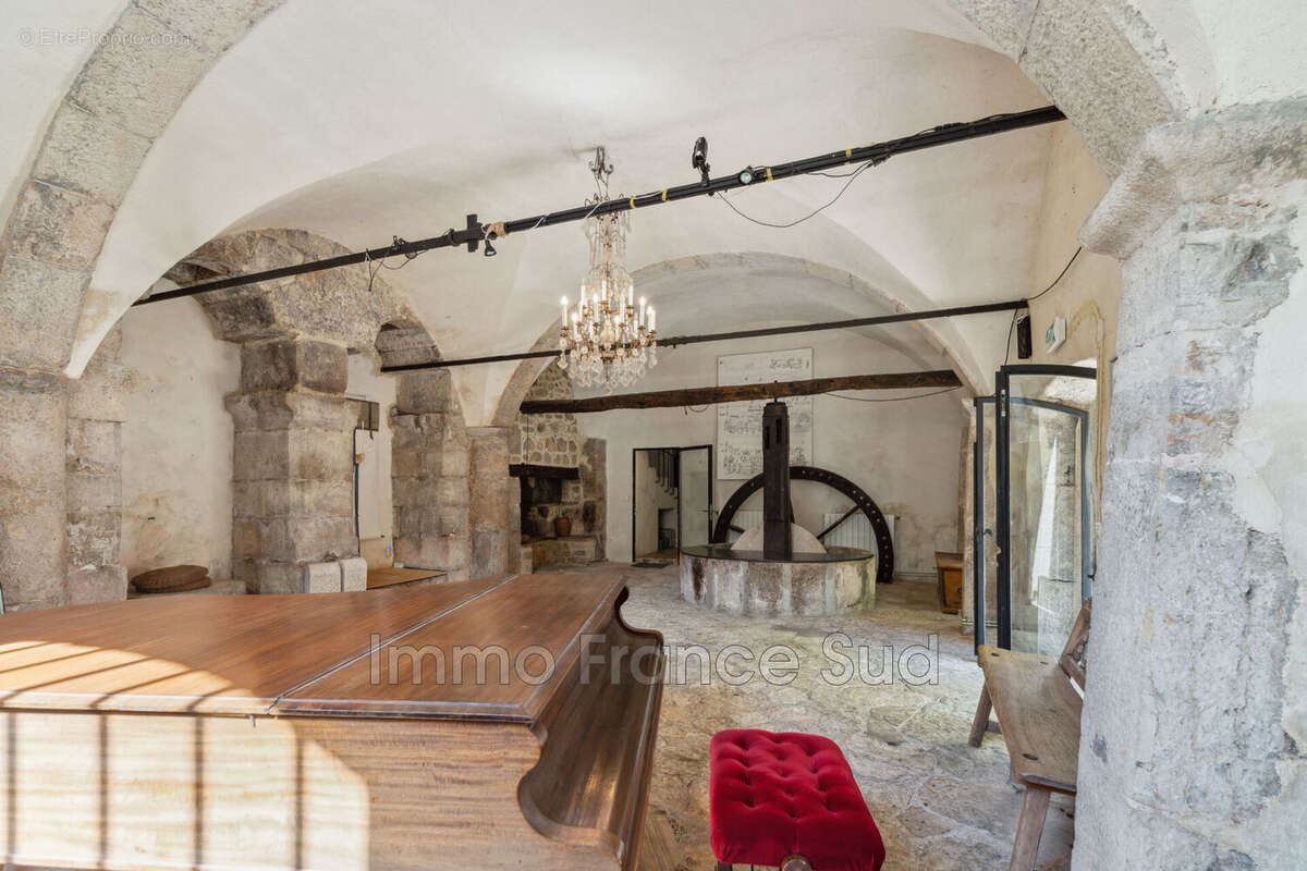 Maison à ENTRECASTEAUX