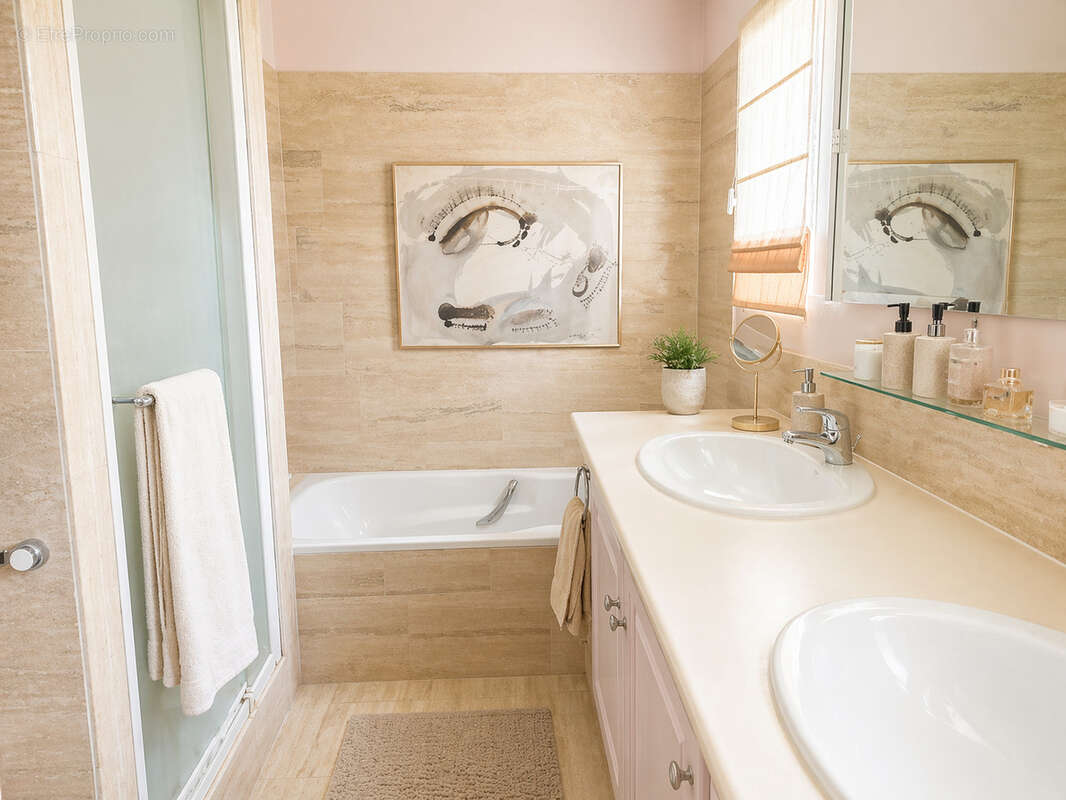 Maison à SAINT-CLEMENT-DE-RIVIERE