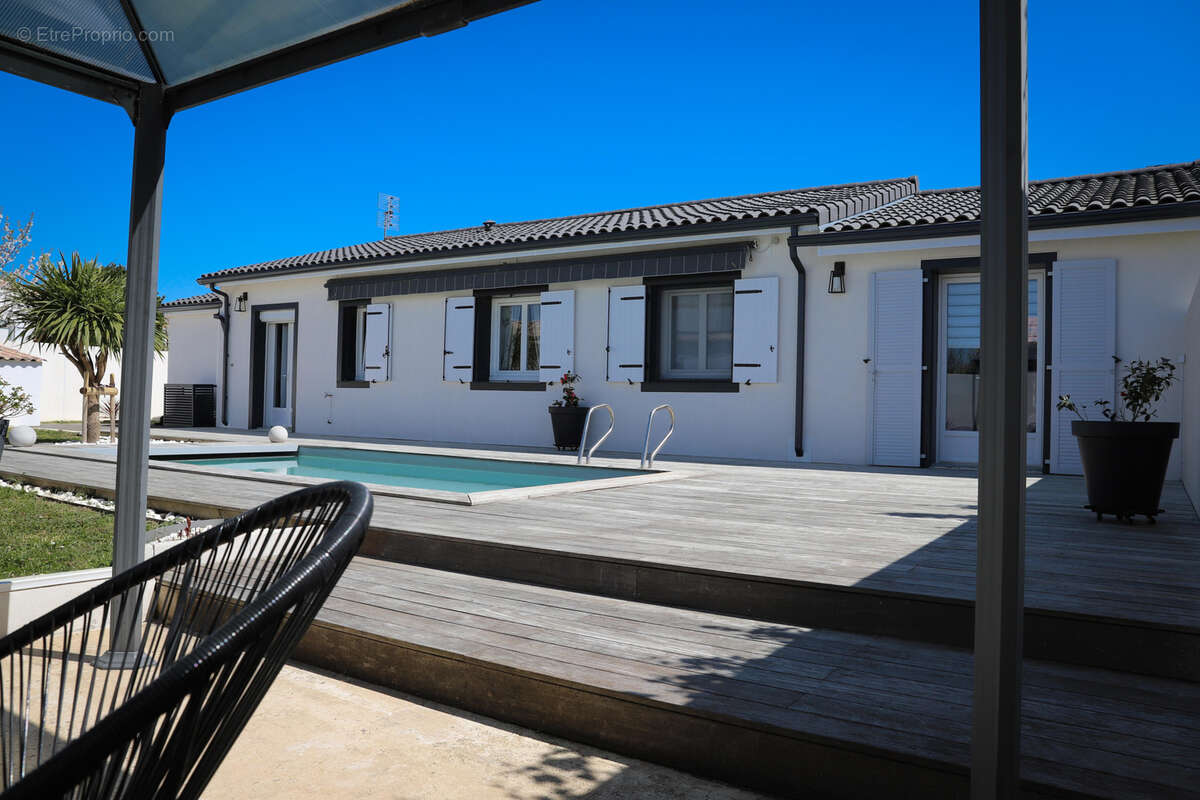 Maison à VAUX-SUR-MER