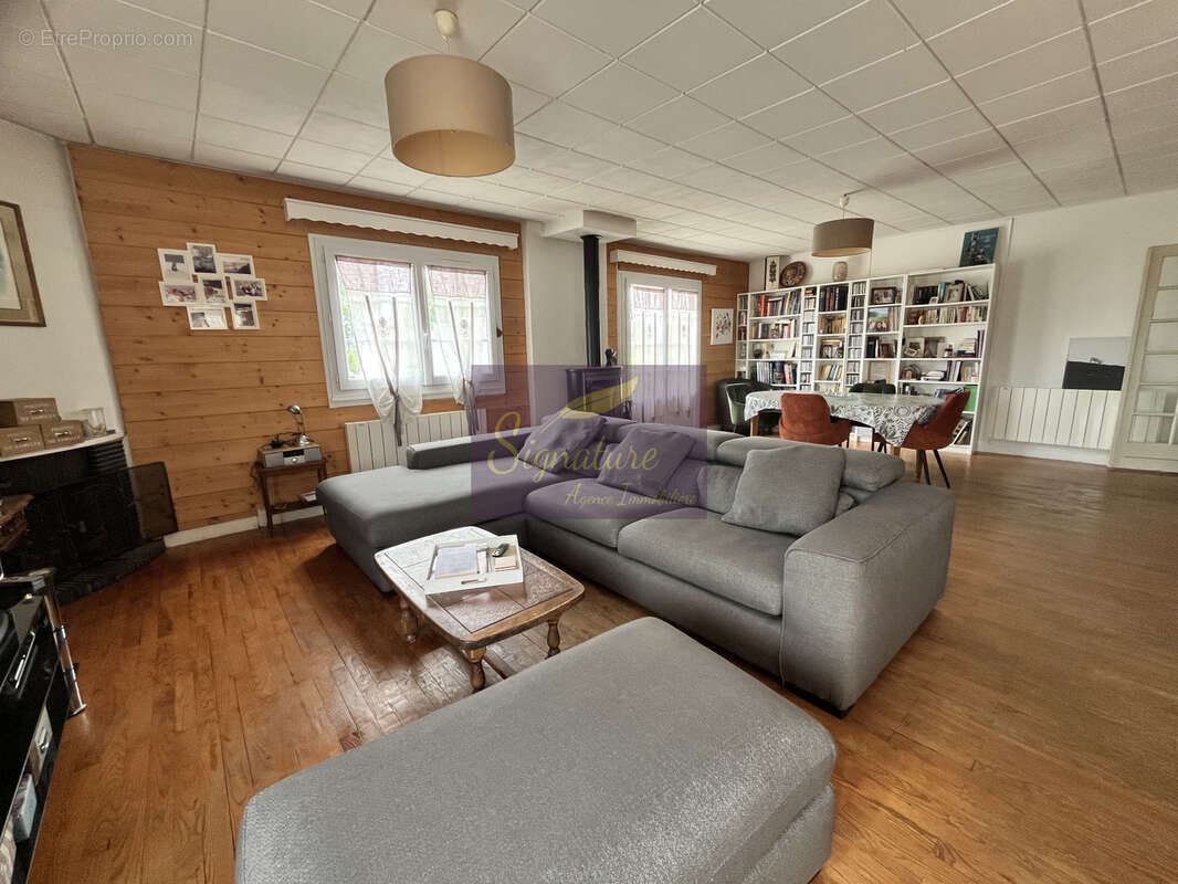 Maison familiale en ossature bois de 145 m2, quatre chambres.  Terrain de 1824 m2 garage double. - photo 2