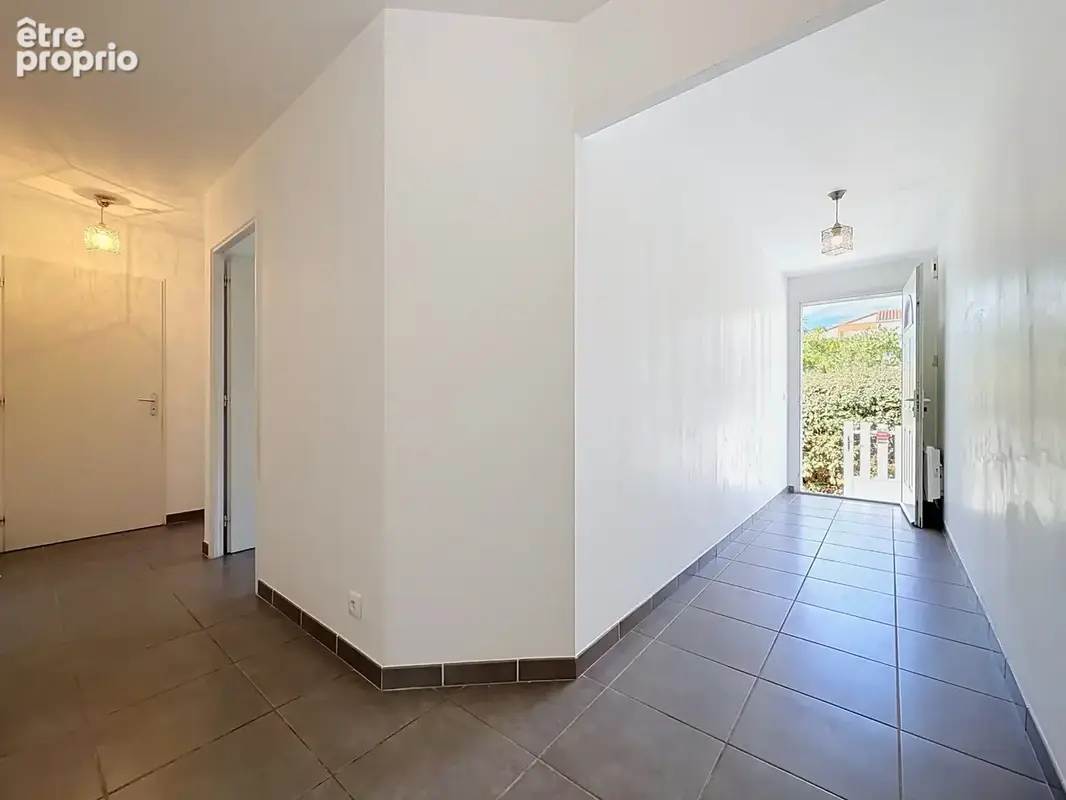GIGNAC (34) Maison à vendre 4 pièces de plain pied 92 m2, 250 m2 de terrain, garage, parking - photo 6