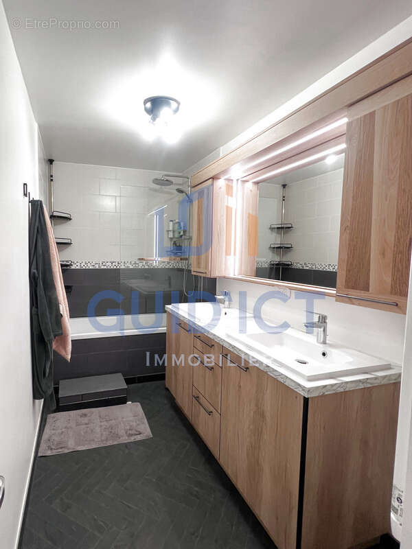 Appartement T4 lumineux entièrement rénové   DPE B   2 balcons   Parking privatif sécurisé - photo 12