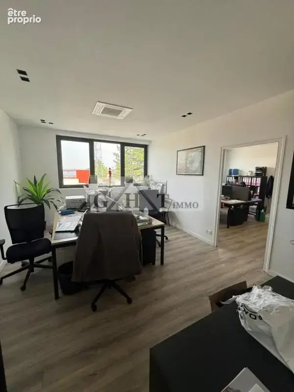 Entrepôt-bureaux à vendre de 2 080 m2 à vendre ! - photo 7