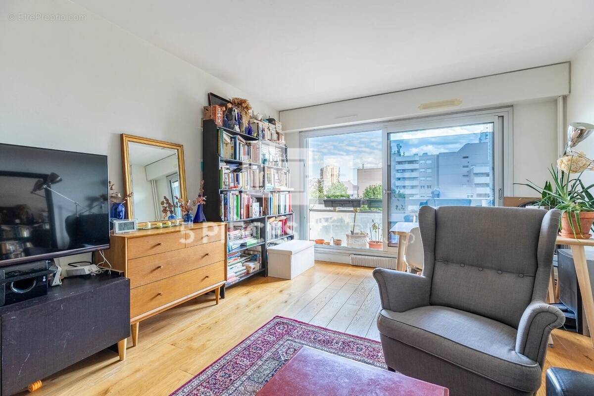 Appartement à PARIS-19E