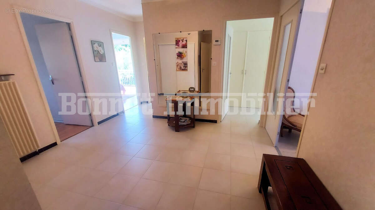 Spacieux appartement T4 avec cave et garage - photo 8