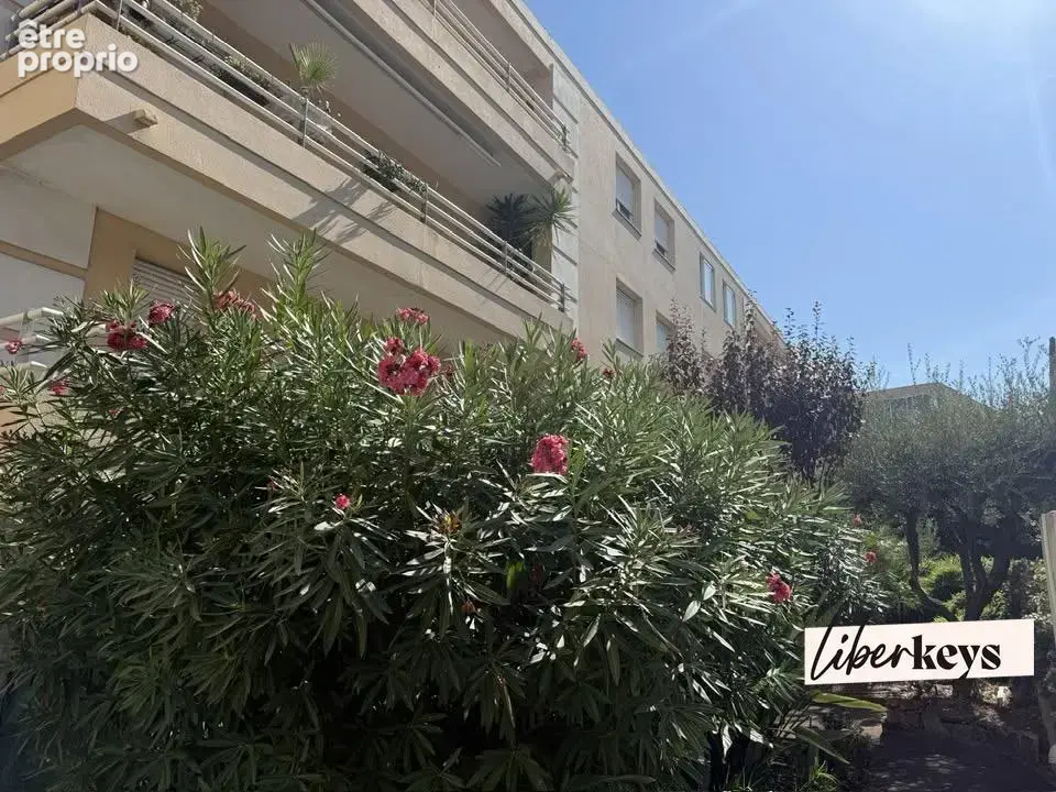 Antibes – 2 pièces avec terrasse, jardin privatif de 100 m² et parking - photo 8