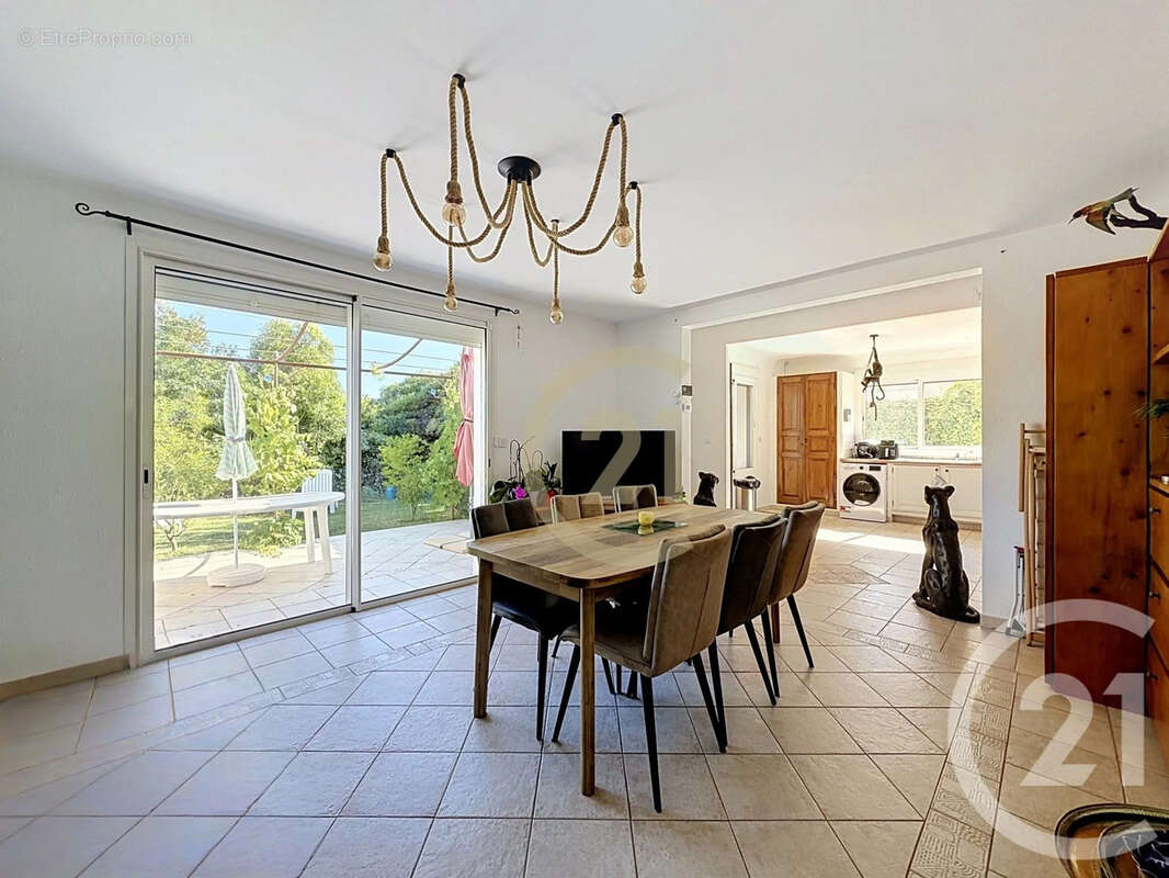 Maison 130 m² à Theziers  - photo 3