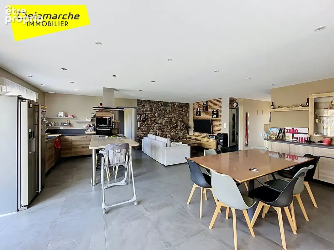 Maison 5 pièces 4 chambres plain pied avec garage à vendre à  Bourguenolles (50870) sur terrain de 617m² - photo 3