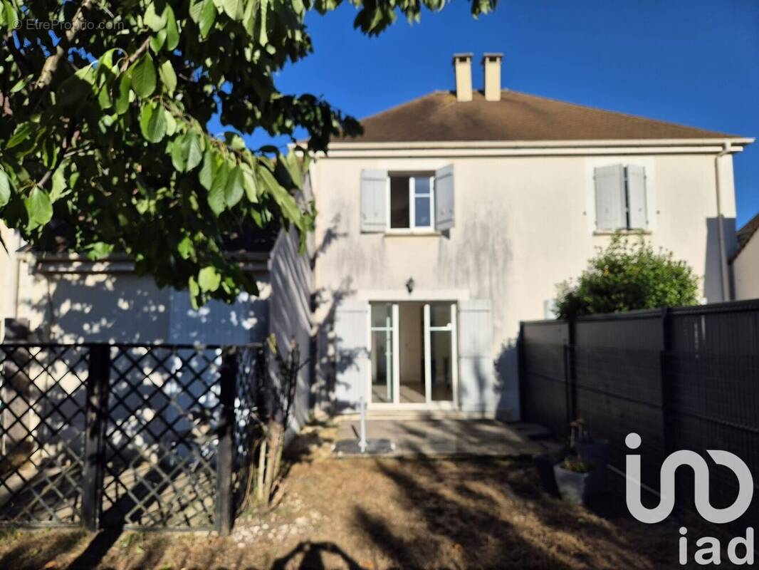 Photo 1 - Maison à SAINT-PIERRE-DU-PERRAY