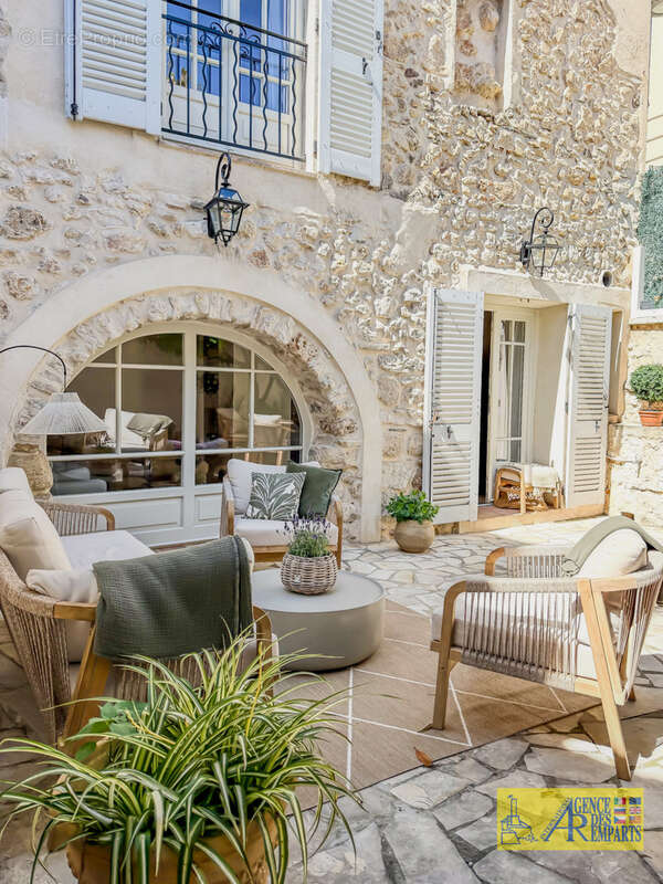 Maison avec Jardin dans le VIEIL ANTIBES - photo 26