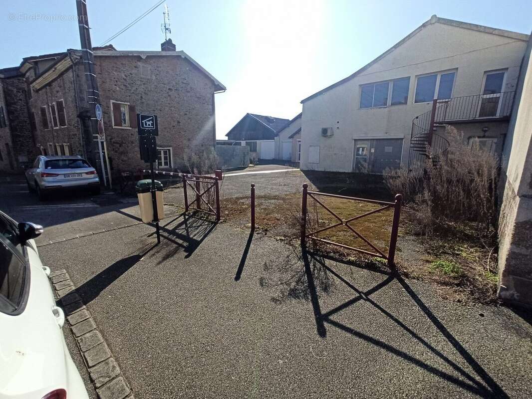 Autre à SAINT-JUNIEN