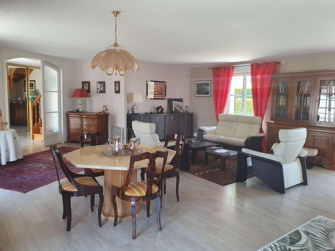 Maison à SAINT-GEORGES-DES-COTEAUX