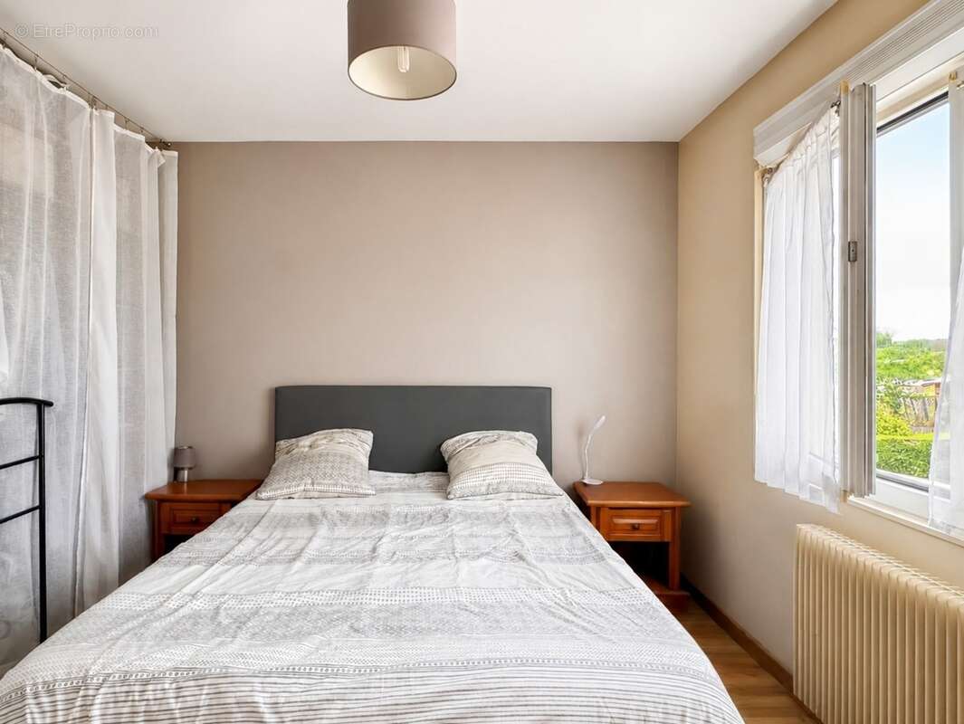 Angers – Maison familiale de 170 m², cinq chambres, Garage et grand jardin sans vis-à-vis - photo 13