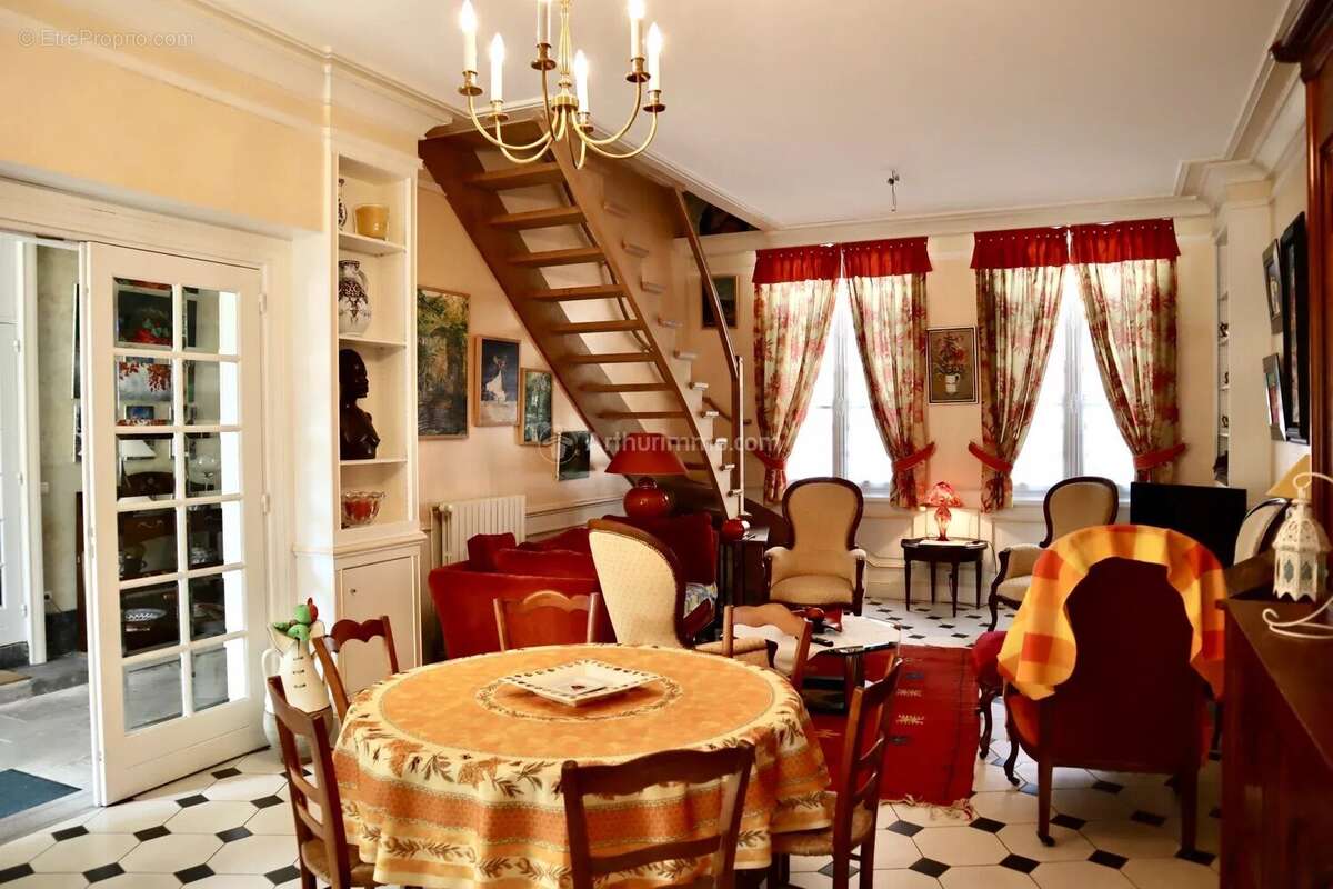 Maison à LA CHARTRE-SUR-LE-LOIR
