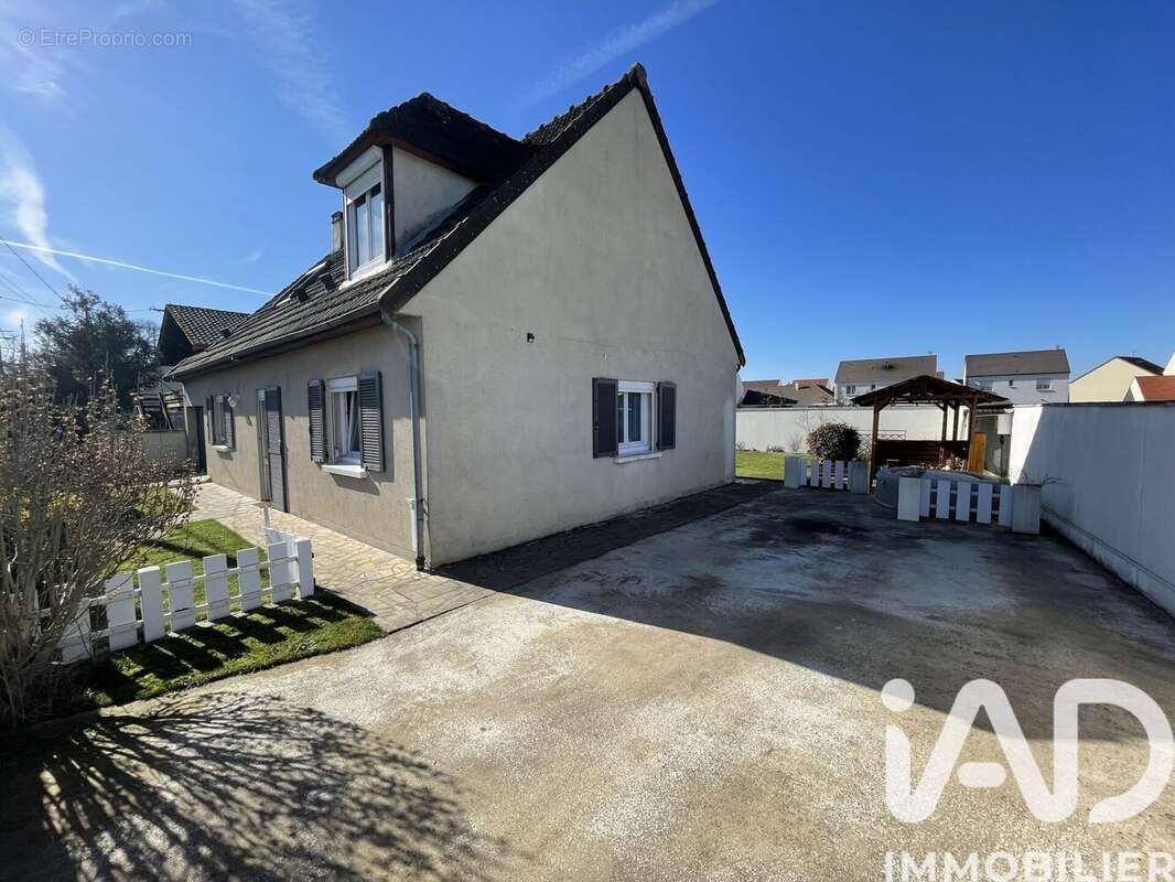 Photo 2 - Maison à NEUFMOUTIERS-EN-BRIE