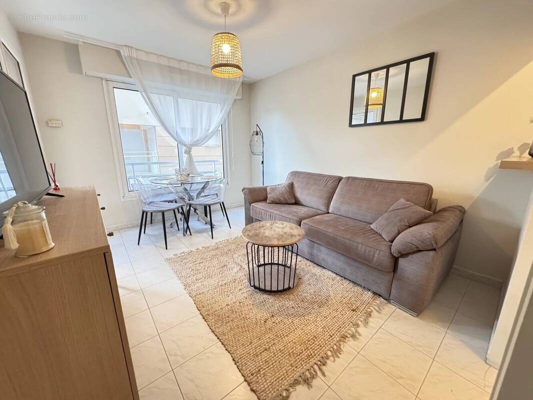 Appartement à VALLAURIS